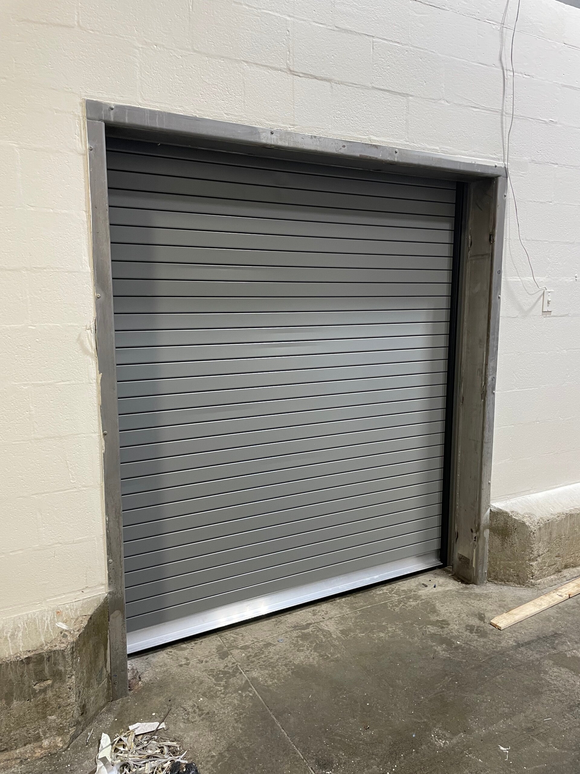 Commercial overhead door facility service