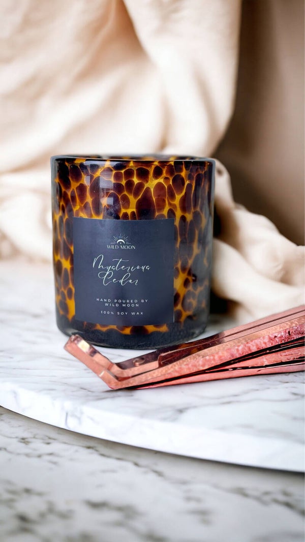 Geurkaars Mysterious Cedar