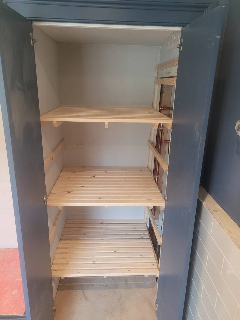 Airing cupboard slatted shelving