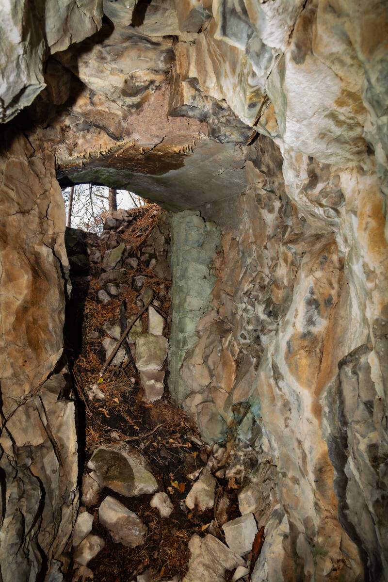 Interno cavità fortificato in cemento
