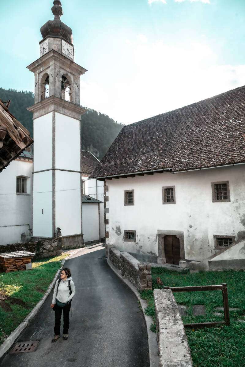 Il vicolo c&#039;è porta alla chiesa di San Leonardo 