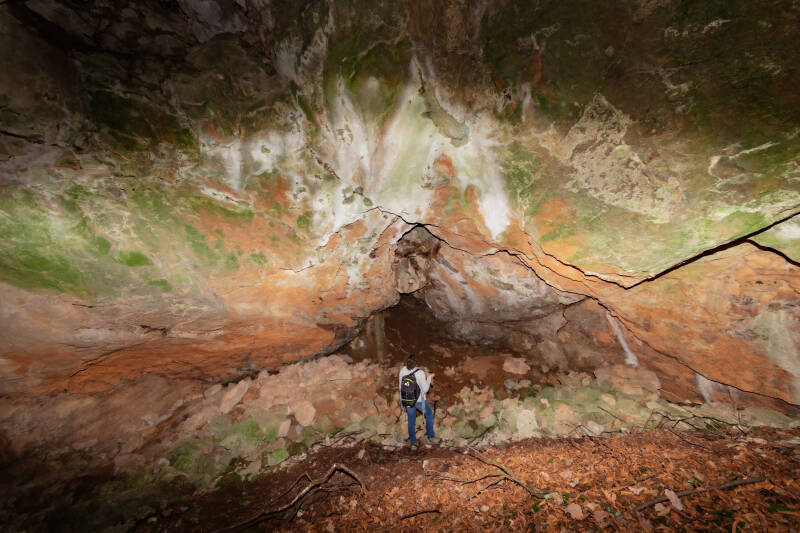 Interno grotta Mozci 