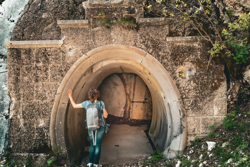 Entrata in galleria per il forte