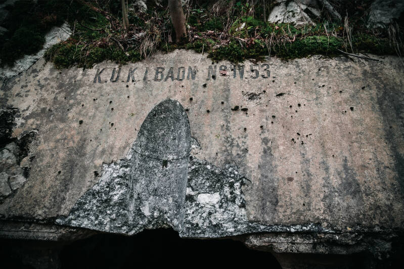 Scritta sopra una galleria