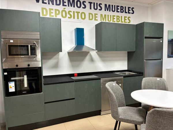 Cocina forestal  con silestone negro