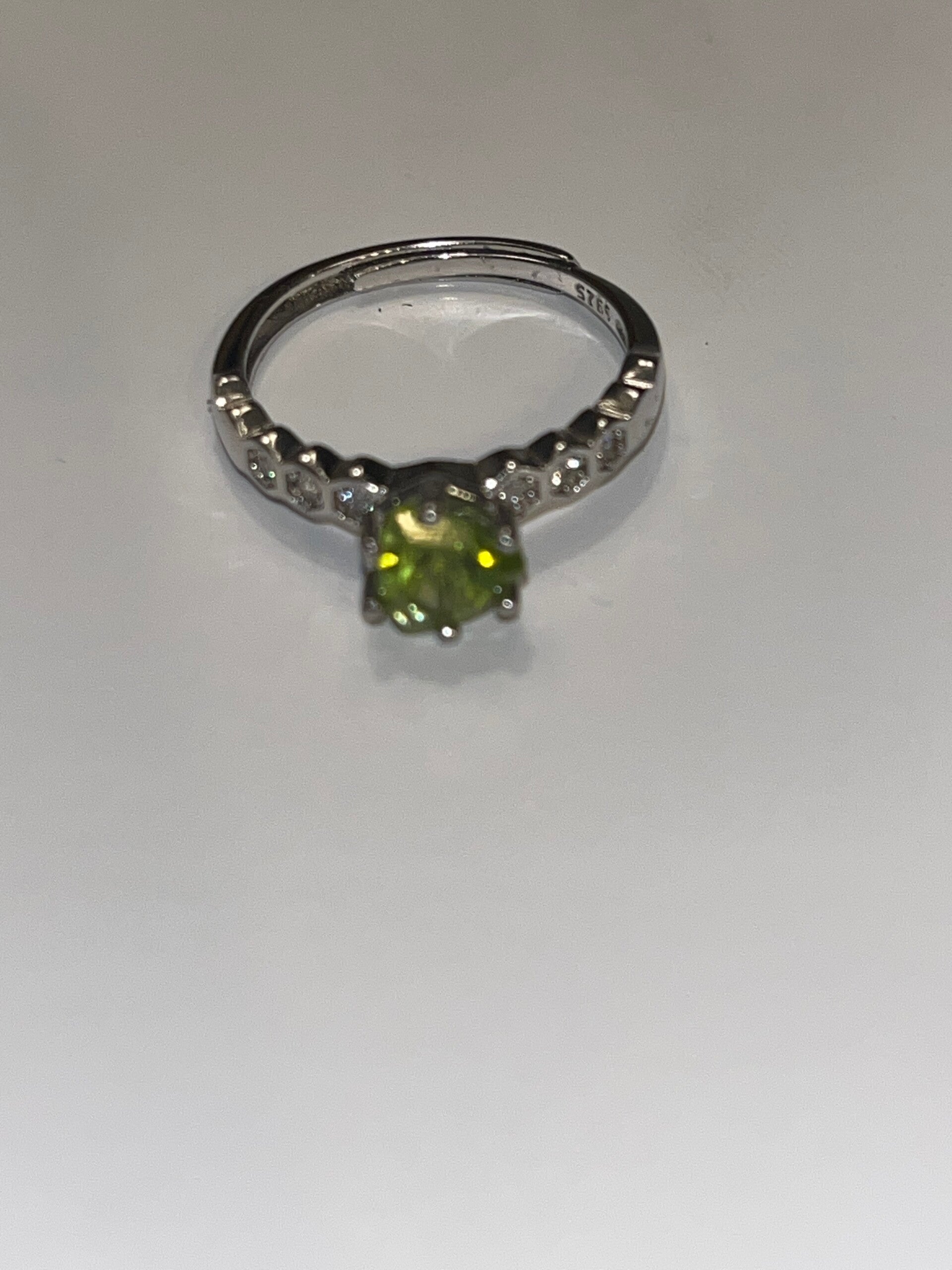 Bague s925 ( péridot 4 mm ) ajustable