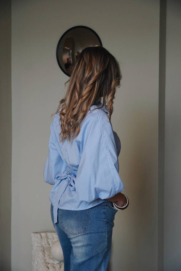 Blauw gestreept blousje pofmouw