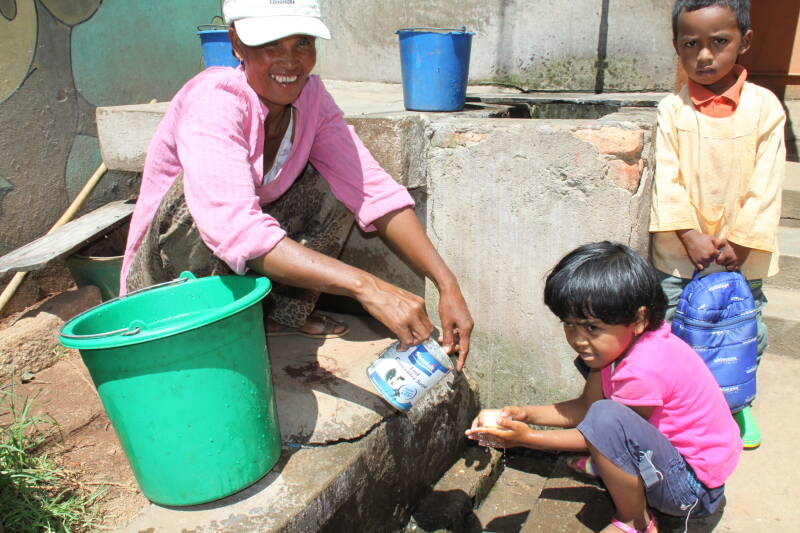 mada2012-704_15363228327_o-standard-n9cuv0.jpg