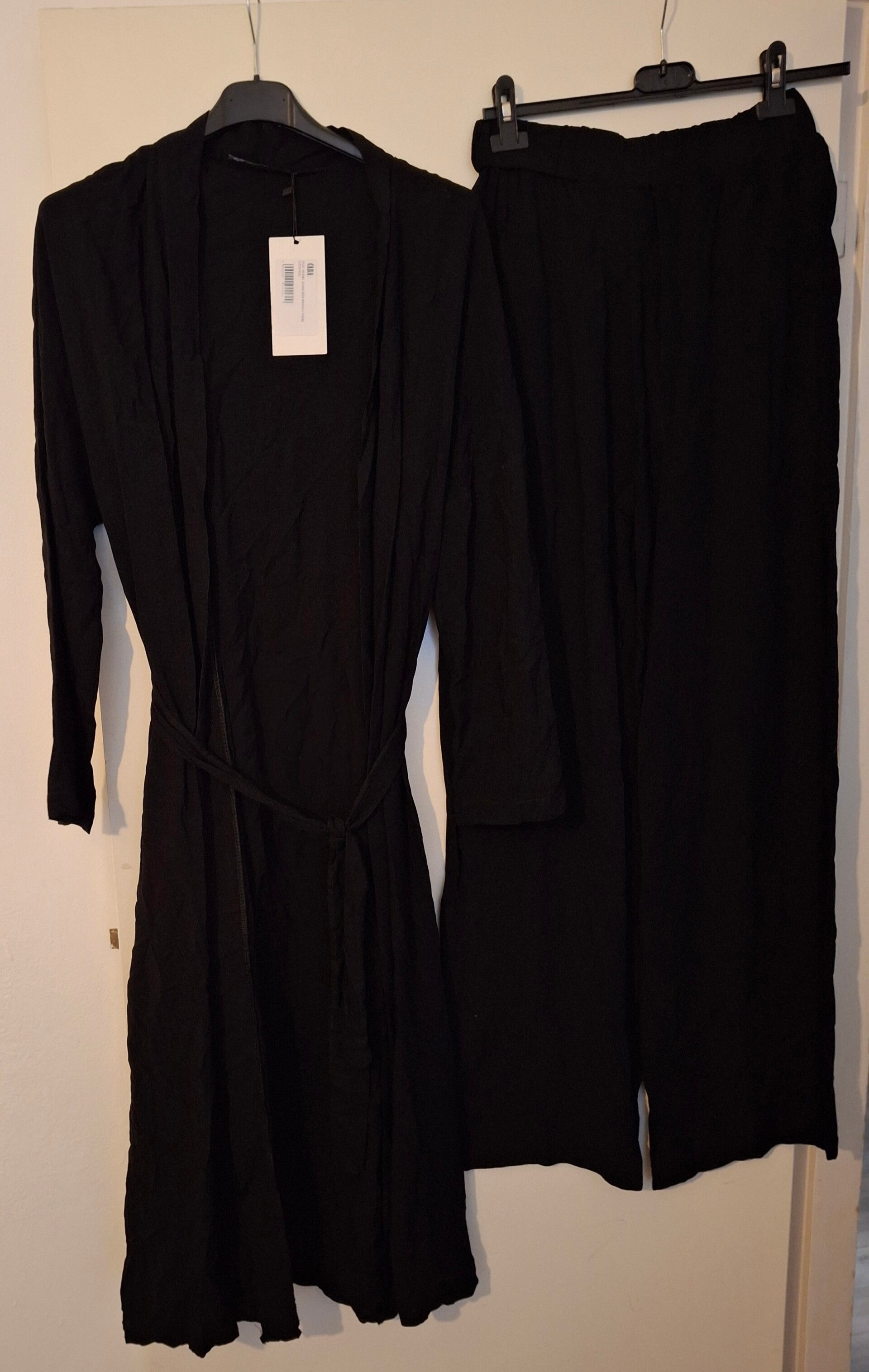 een top met broek in kimono stijl