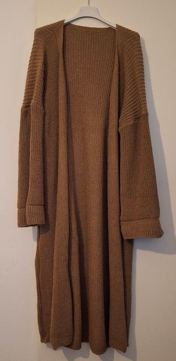 vest met jurk. kleur bruin