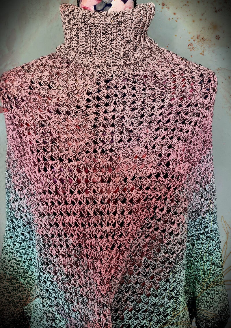Poncho mit Rollkragen