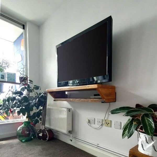 Alisa wall TV unit with metal brackets