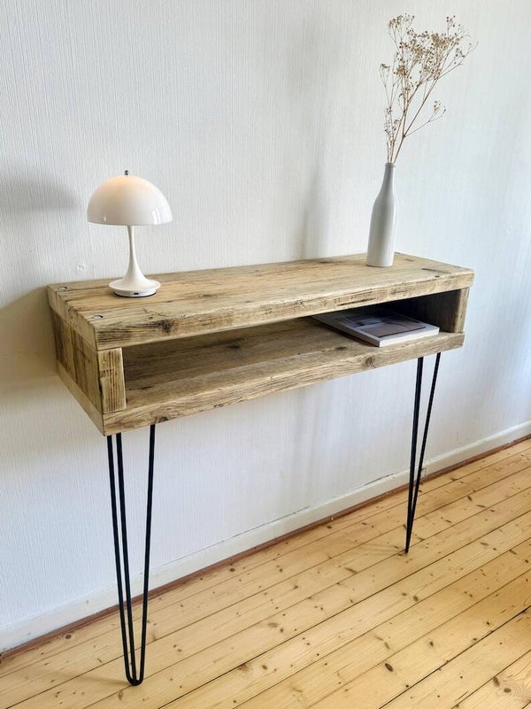Agnus Wall Table
