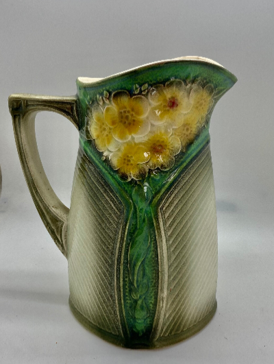 Art nouveau schenkkan van aardewerk