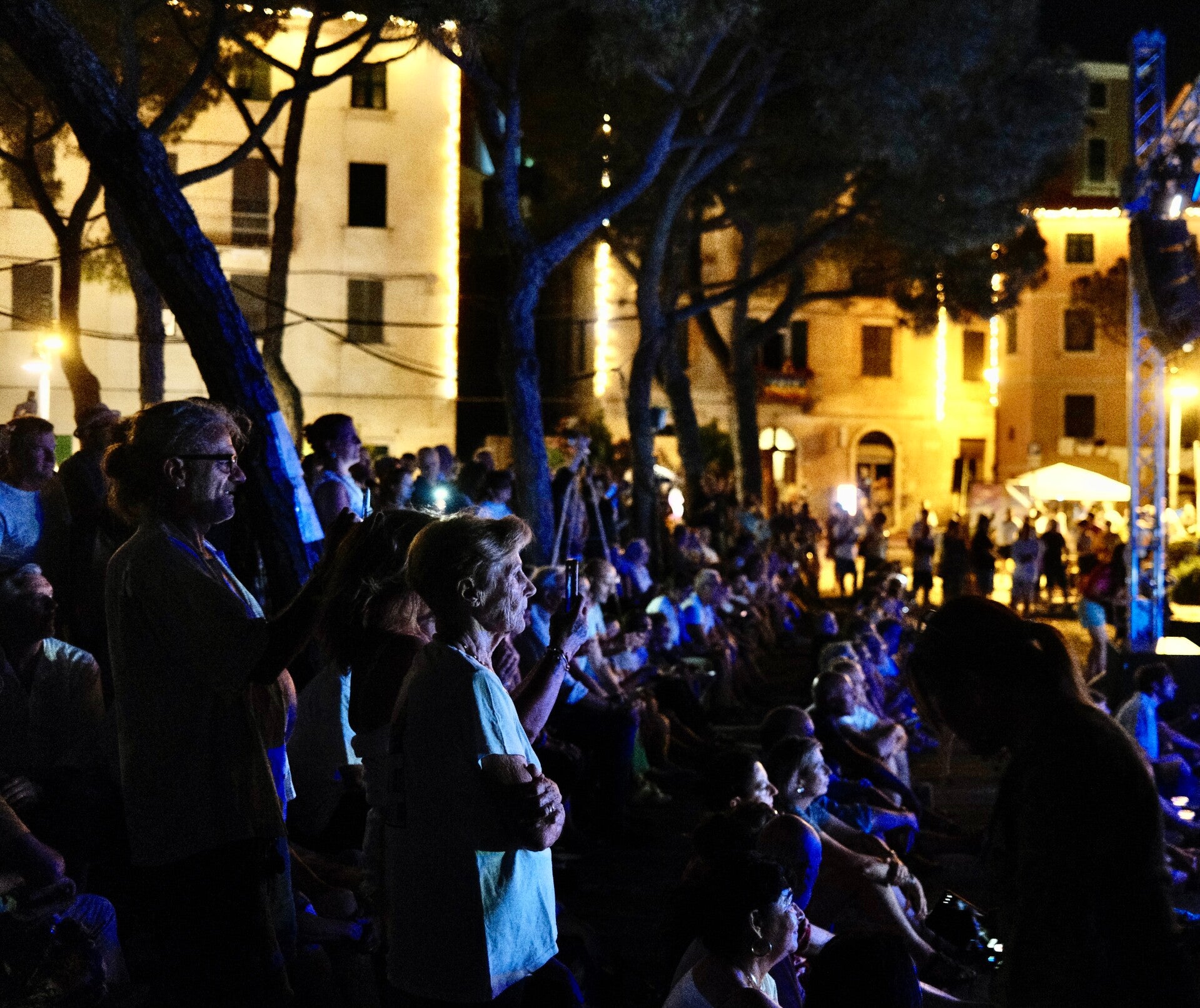 pubblico-standard-mrz3c8.jpg