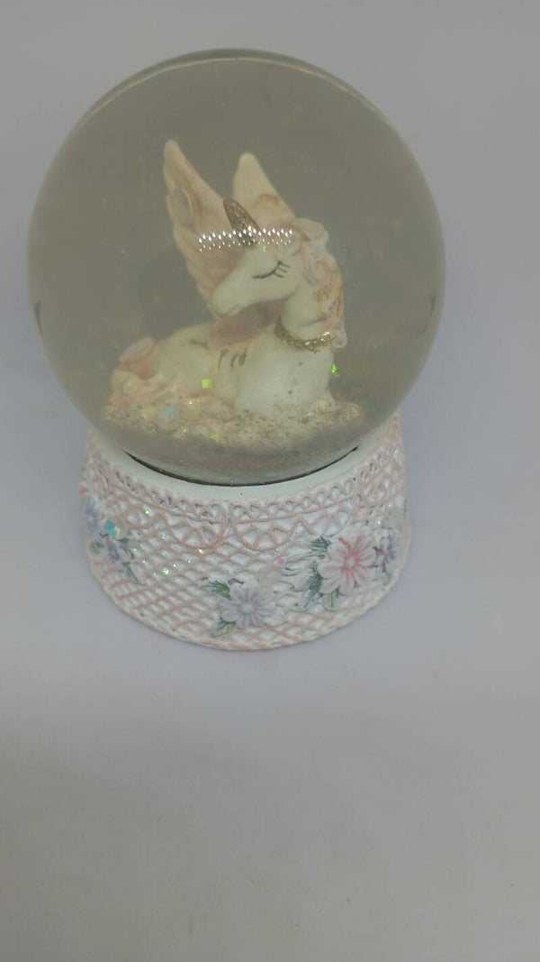Unicorn 🦄 snow globe
