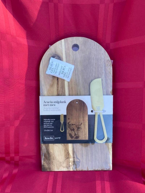 Acacia houten snijplank met koeienkop erop
