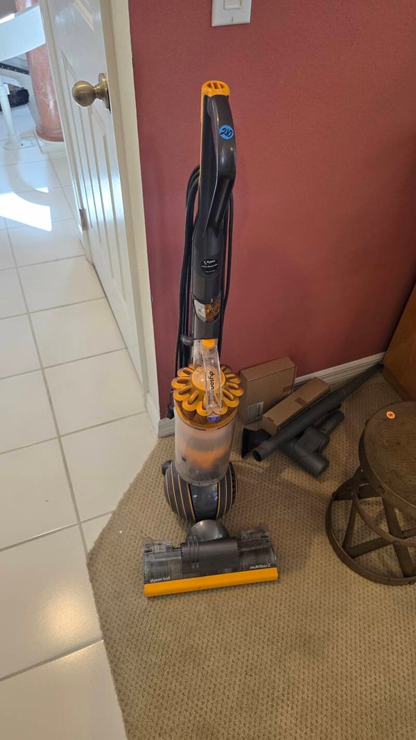 Dyson Ball Multi Floor 2, Mod.# UP19. W/ All orig. Attachments, and 2 replacement filters!- Like New!