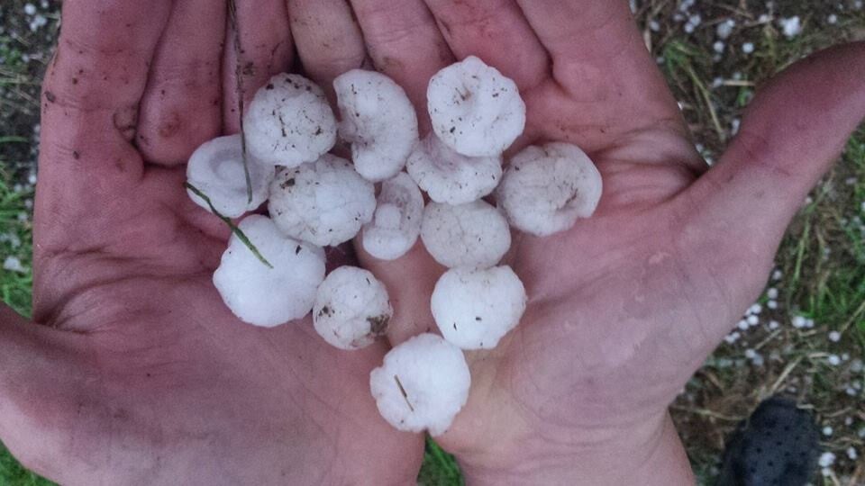 Hagelstenen na de supercell, 13 mei 2015