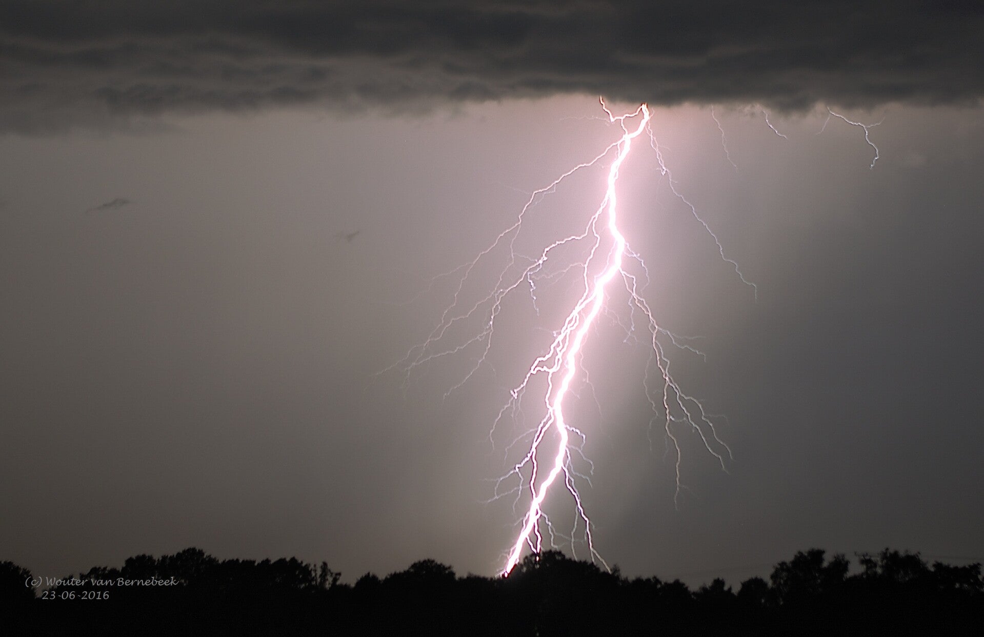 Bliksemfoto’s uit NRW, 24 juni 2016 tussen 00.30 en 02.00 uur