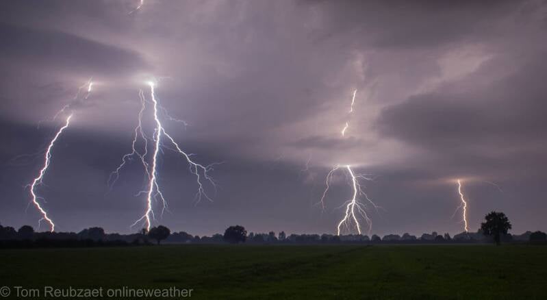 Vier blikseminslagen in Noord-Limburg, 30 aug 2015 (04u)