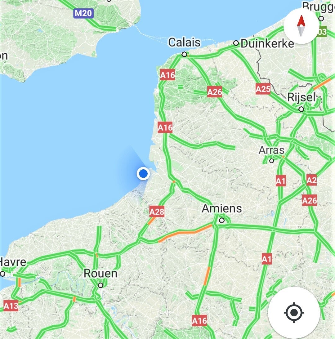 Onze locatie langs het Kanaal en het bijbehorende radarbeeld, 12 aug om 22.30 uur (Google Maps/Buienradar)