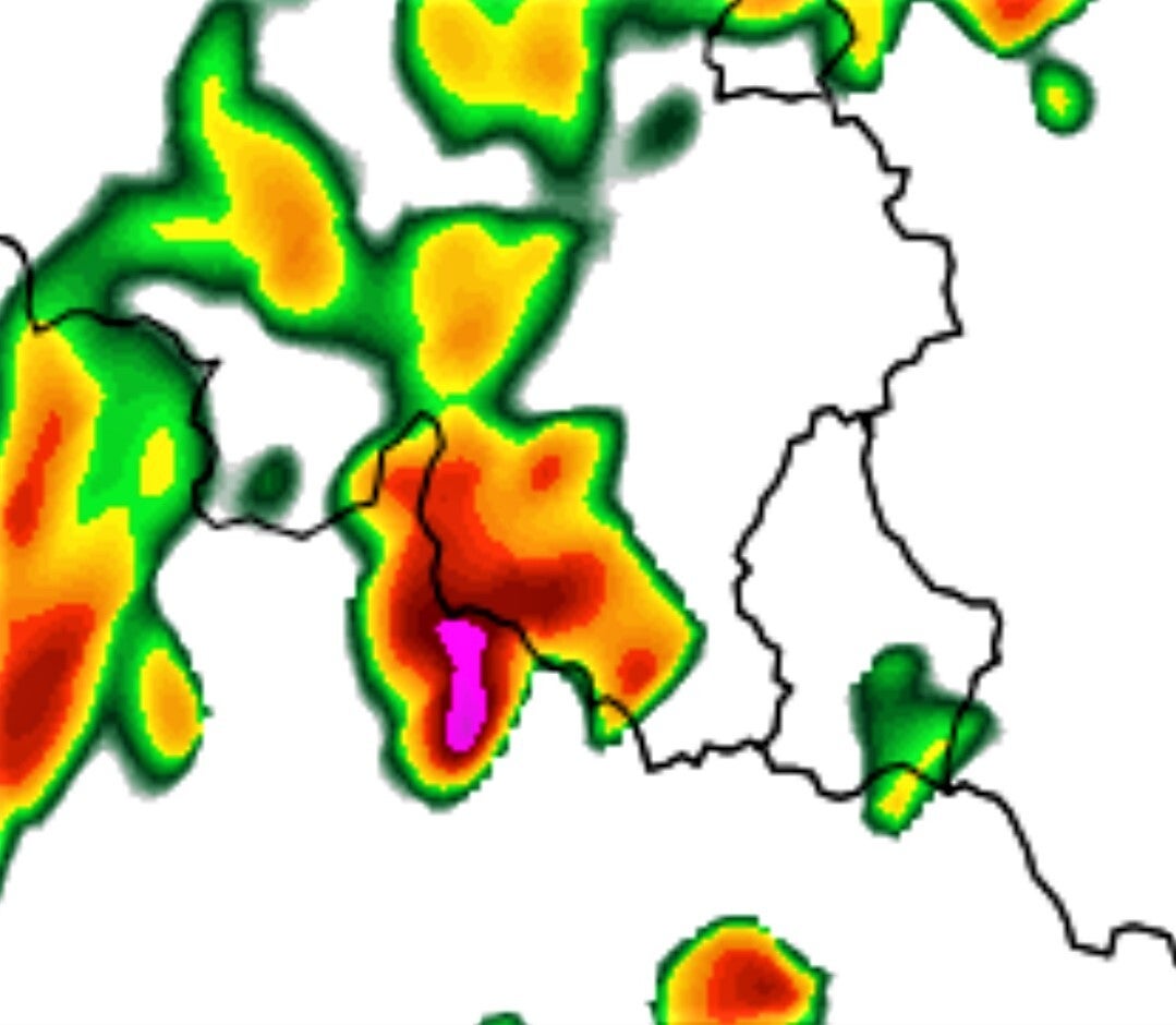 Eerste blikseminslag om 02.43 uur, op een afstand van ~3 km