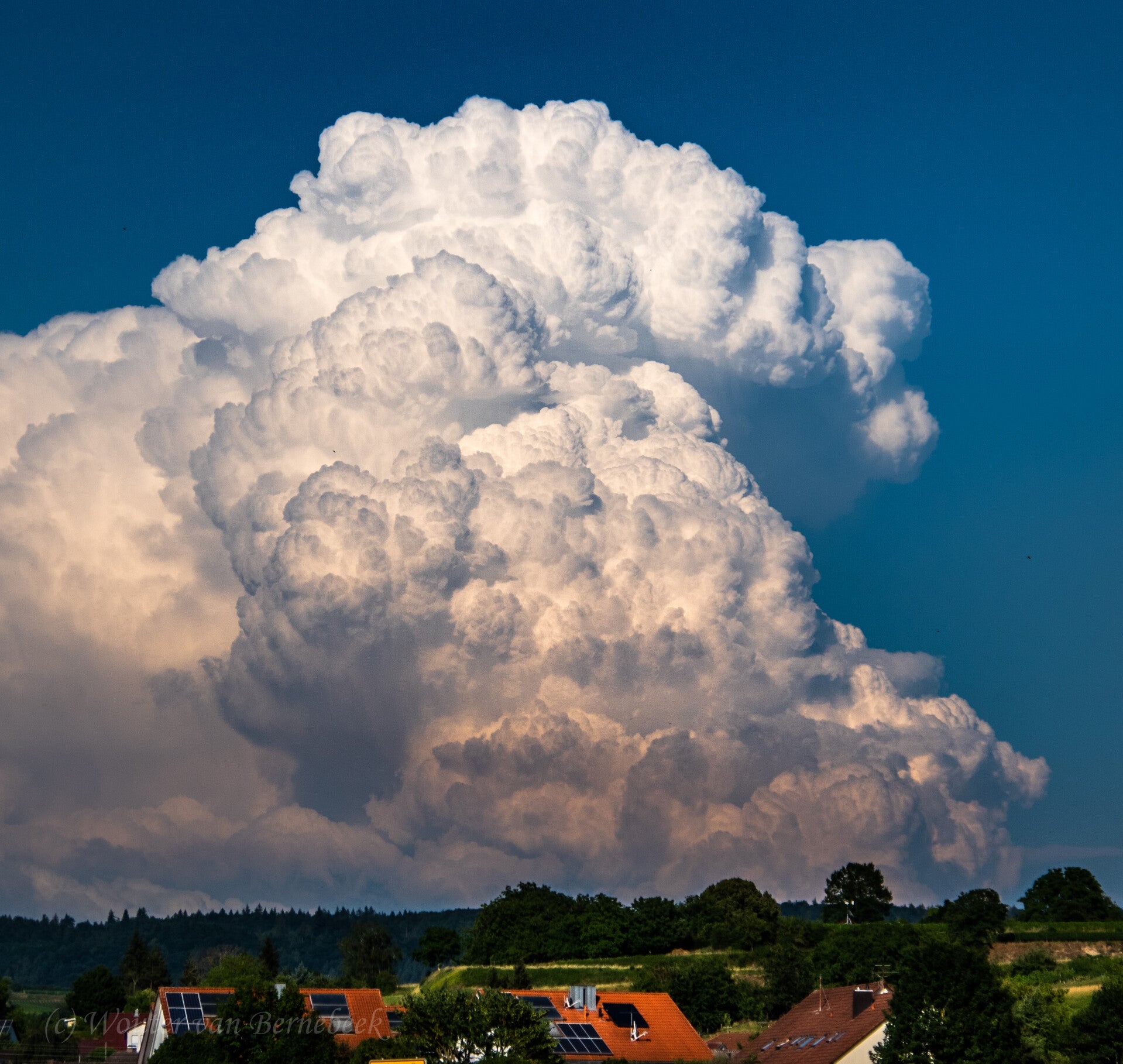 Eerste onweersbui boven het Zwarte Woud, 26 juni om 18 uur