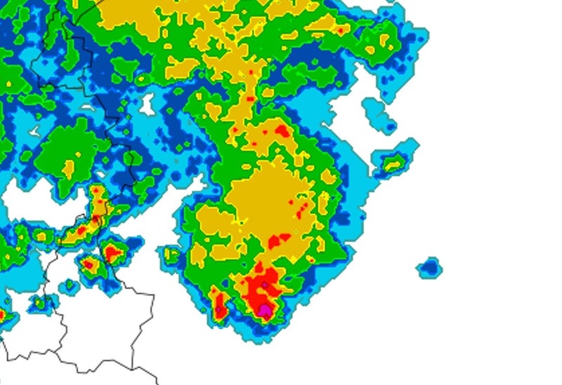 Radarbeeld van 19 juli 2015, 04.00 uur. Supercell (?) op de zuidpunt op het MCS, oost van Trier / DWD
