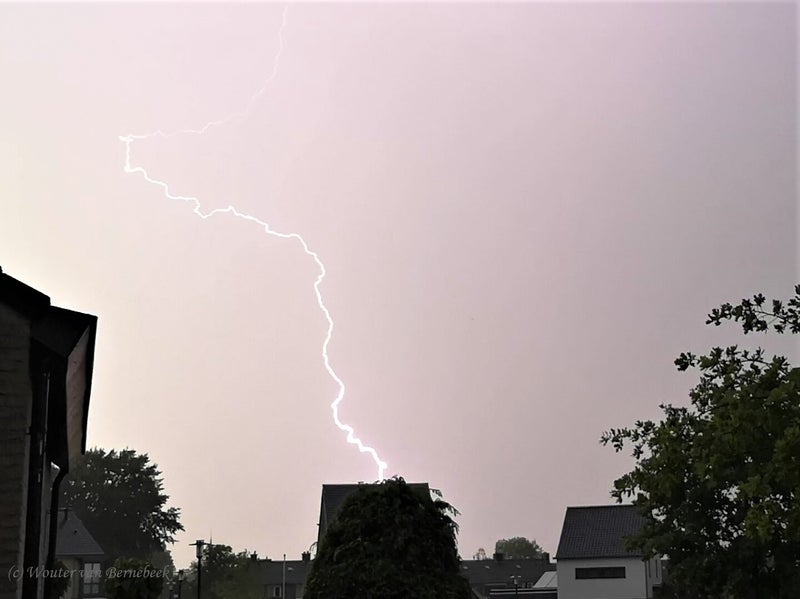 Kwartet blikseminslagen boven het Limburgse Schinveld, 21 mei 2018 tussen 20.45 en 21.00 uur