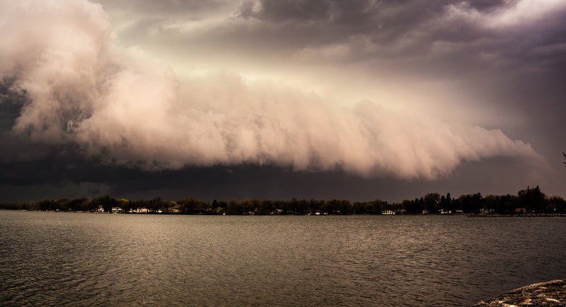 Naderende shelfcloud oost van Sioux Falls (Minnesota), 11 mei 2022 rond 17.45 uur
