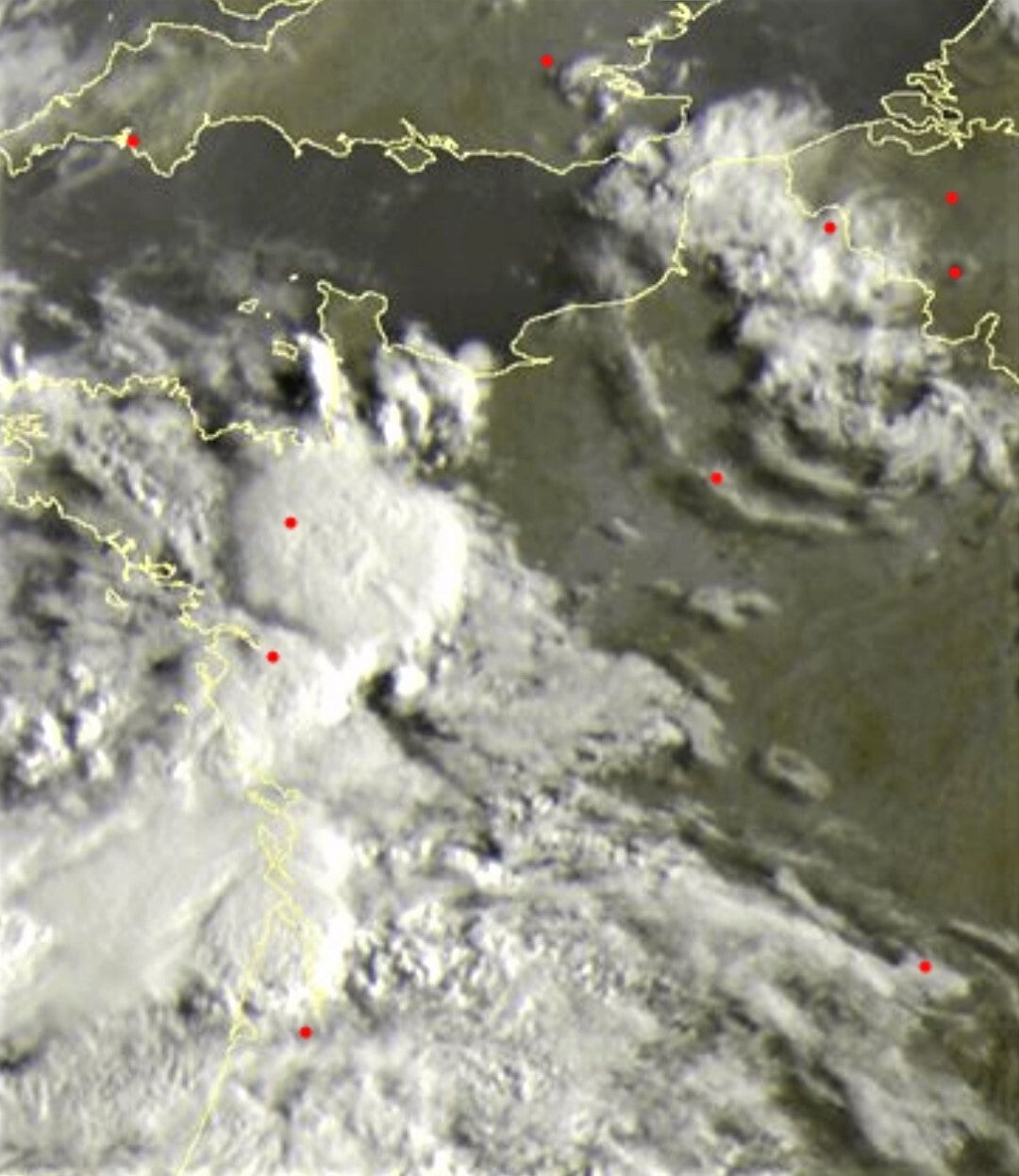 Radar- en satellietbeeld van de onweersbuien boven Normandië, 12 augustus 2020 om 15.45 uur. Bron: radar Infoclimat / Sat24.com