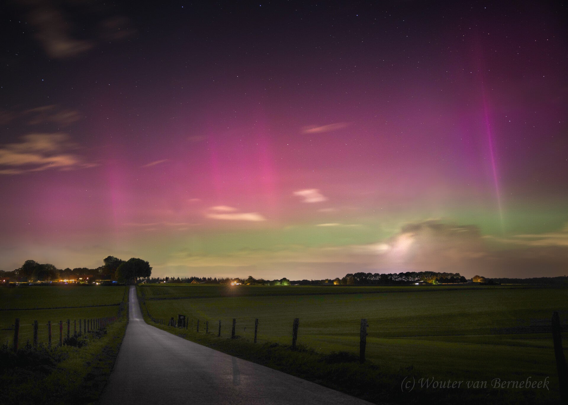 Noorderlicht met bliksem in de verte (10 okt 2026)
