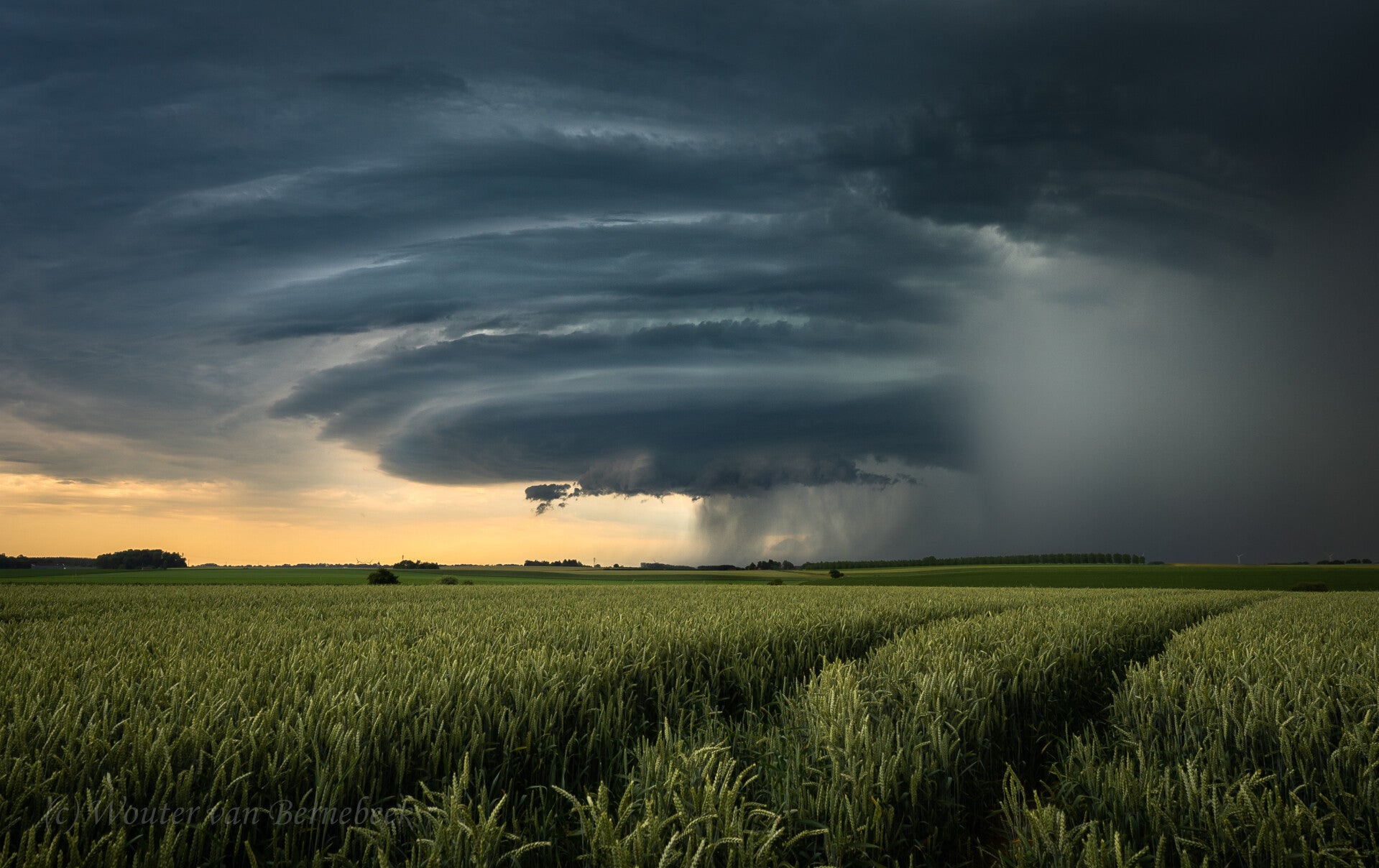 Supercell boven het Franse landschap (18 juni 2026)
