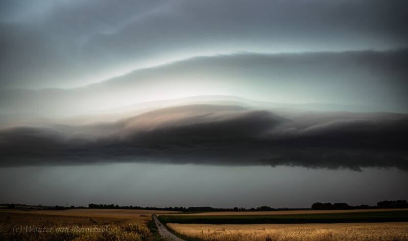 Naderende shelfcloud om 06.05 uur, bij Frankfurt am Main