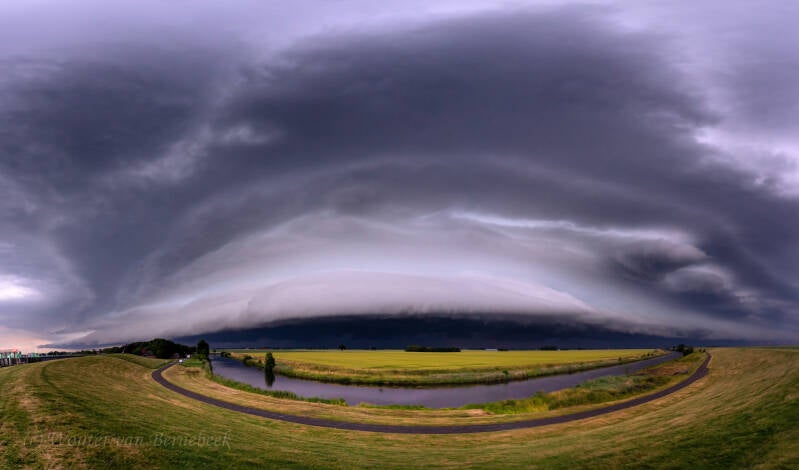 Ochtend shelfcloud in Groningen rond 05 uur (28 juni 2026)