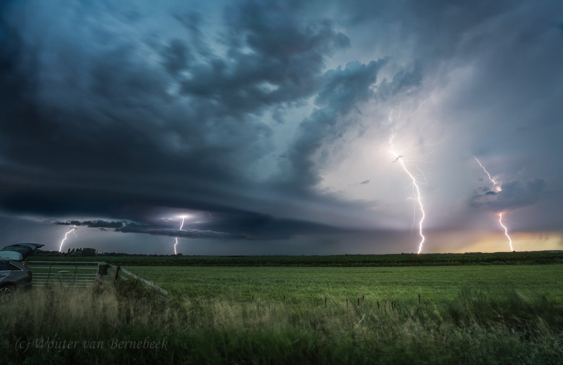 High based supercell met bliksem bij Utrecht, 27 juni 2026