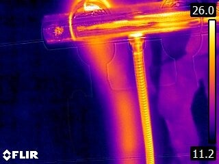 FLIR thermografische camera Lekdetectie Veenendaal in actie — warmtebeeld onthult verborgen vochtlekkage in muur tijdens lekdetectie-onderzoek