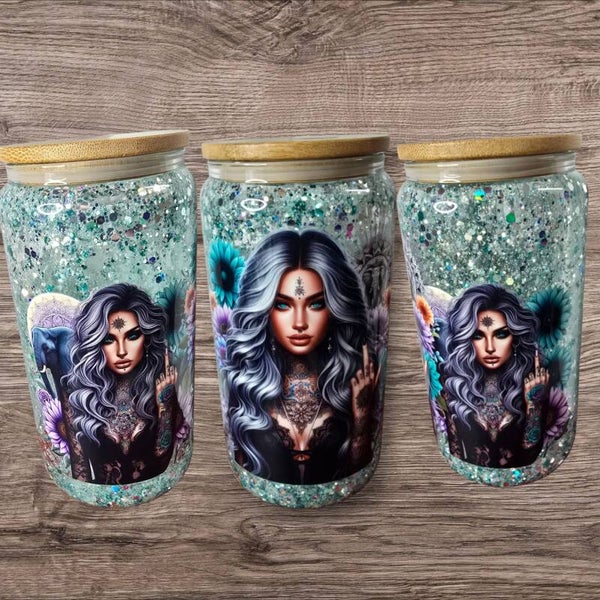 Schneekugelbecher mit Mittelfinger Girl