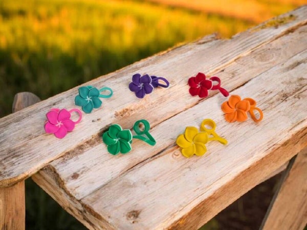 Strohhalmdeckel mit Blumenmotiv