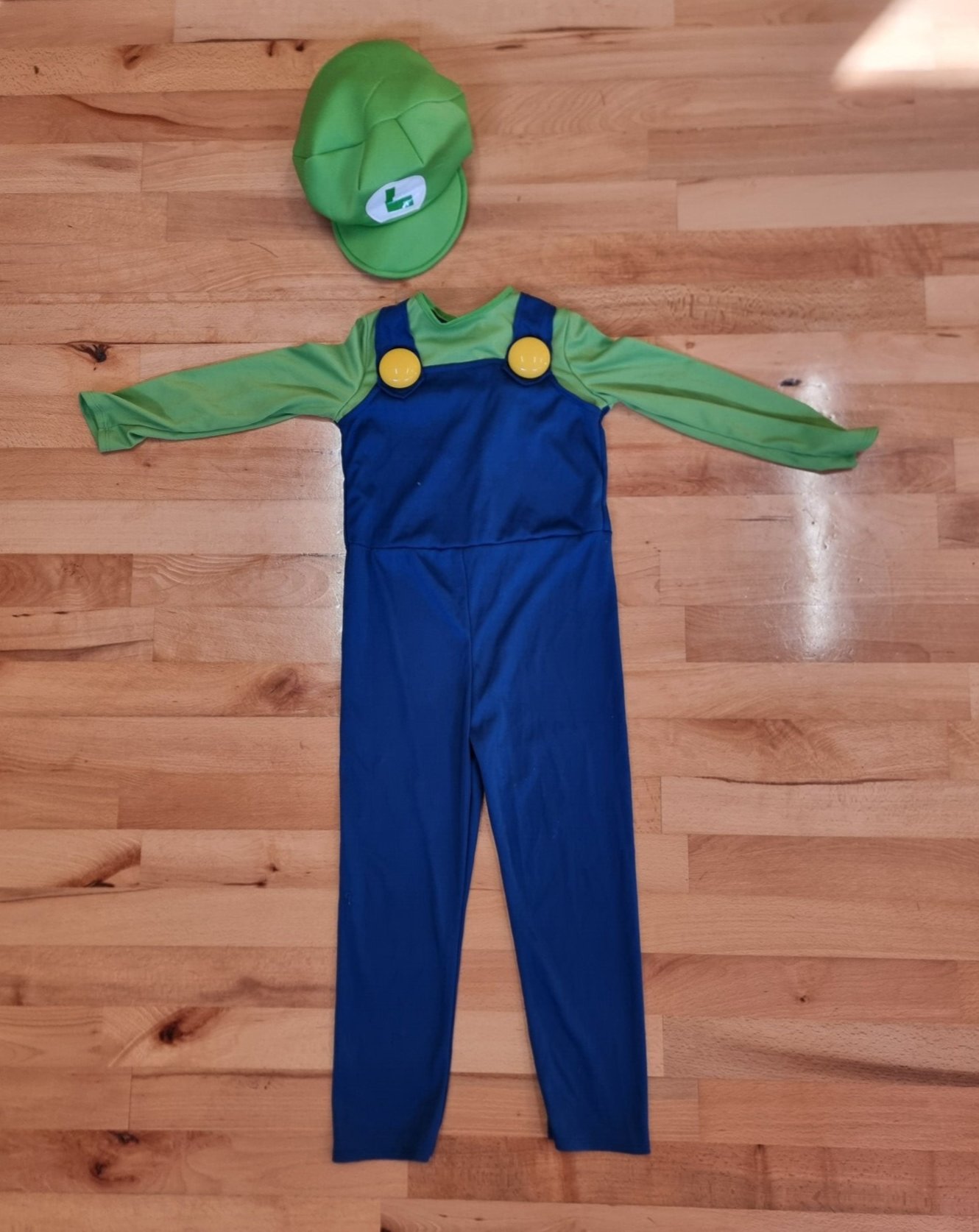 Luigi costume with hat - age 7-8