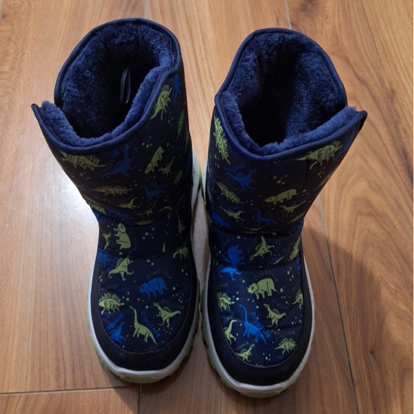 Dunnes winter/snow boots size 13