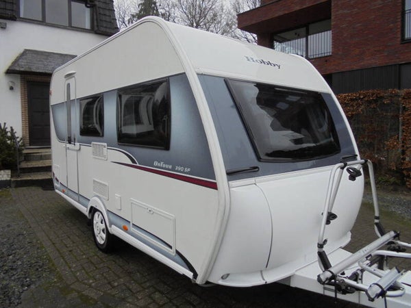 Hobby On Tour 390 SF, 7/2015, 4 slaapplaatsen (vast bed + tafel), Dorema voortent