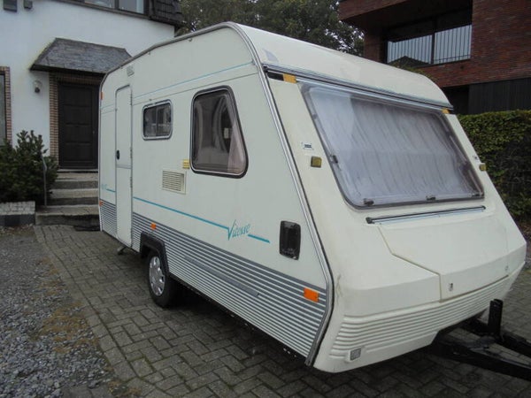 Beyerland Vitesse 400 CT,  7/1994,  3 slaapplaatsen/2 tafels,  Safariroom