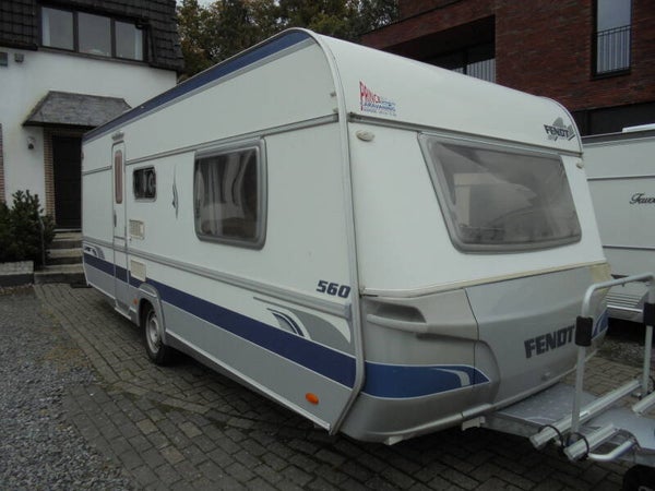 Fendt Saphir 560, 4/2009, 6 slaapplaatsen (vast bed + stapelbed + rondzit), zonnepaneel, voortent