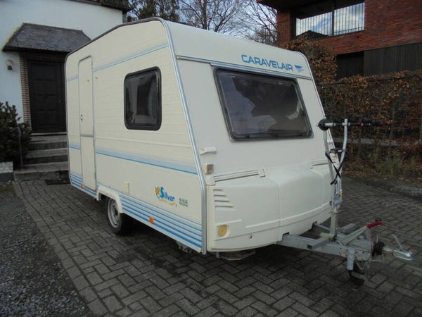 Caravelair Silver 335, 3 slaapplaatsen (groot + kleine tafel), voortent+luifel, MTM=750kg, geen keuring en verzekering nodig