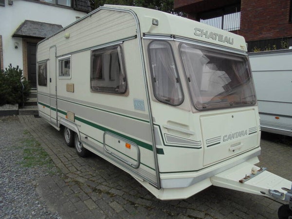 Chateau Cantara 520, 11/1995,  4 slaapplaatsen (rondzit + grote tafel), tandemasser, luifel + voortent