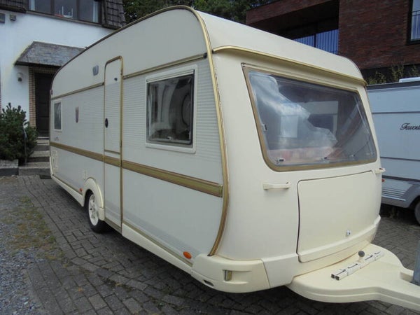 Tabbert Comtesse 515, 10/2000, 4 slaapplaatsen (rondzit + vast bed), voortent