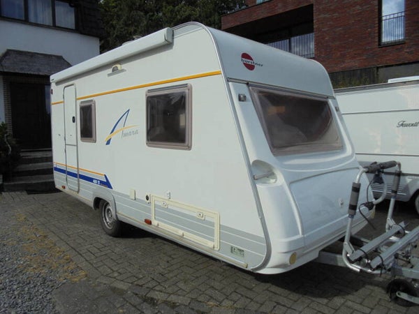 Burstner Amara 400 TS, 1/2003, 4 slaapplaatsen ( vast bed + treinzit ), cassetteluifel