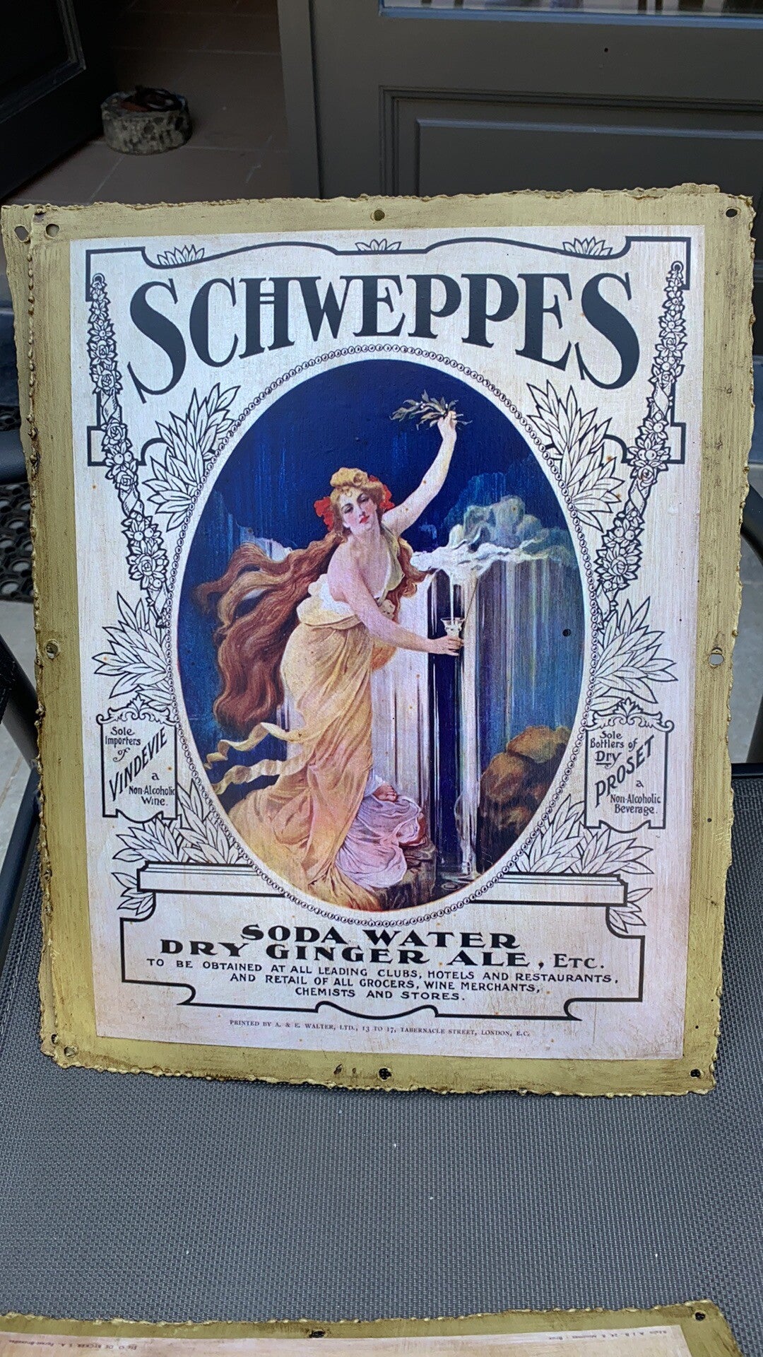 Metalen plaat schweppes